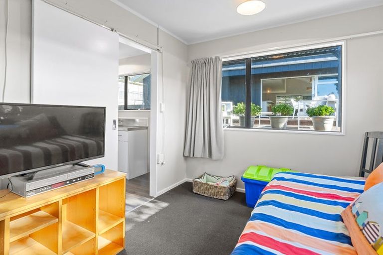 Photo of property in 6 Kent Avenue, Waitarere Beach, Levin, 5510