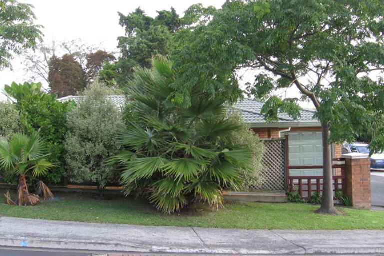 Photo of property in 1 Marbella Drive, Massey, Auckland, 0614