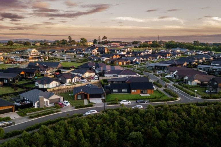 Photo of property in 26 Metoriti Crescent, Karaka, 2124