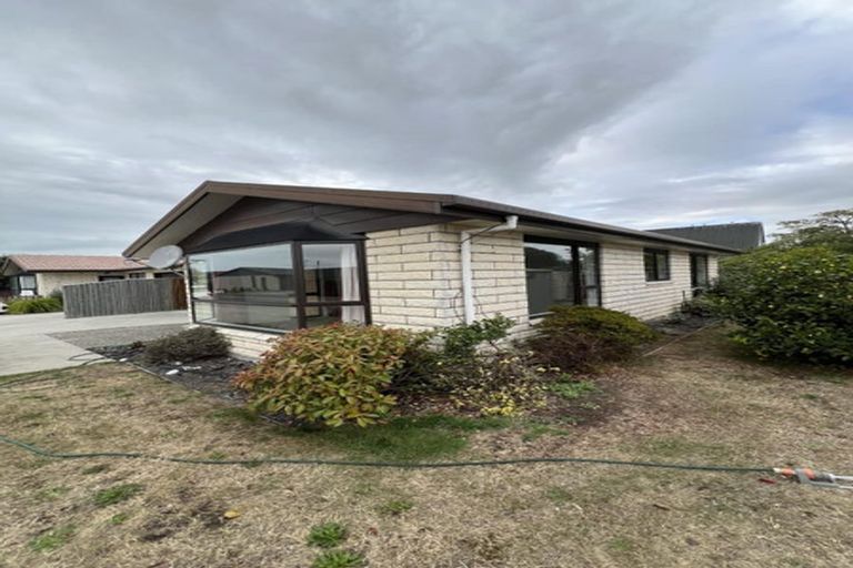 Photo of property in 1/17 Aberfoyle Place, Parklands, Christchurch, 8083