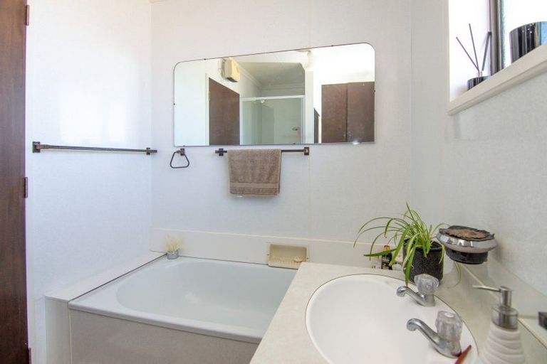 Photo of property in 3a Huata Place, West End, Palmerston North, 4412