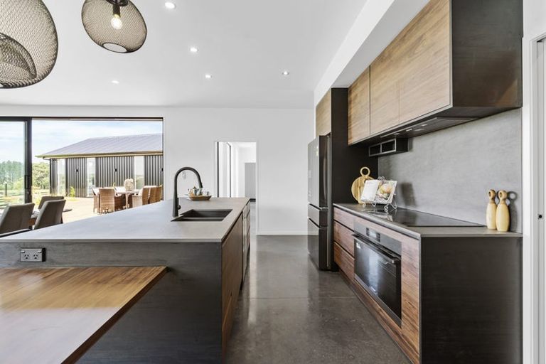 Photo of property in 5 Codlin Road, Waiuku, 2683