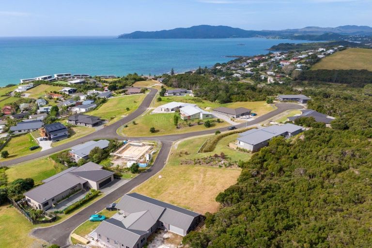 Photo of property in 14 Sunrise Place, Cable Bay, 0420