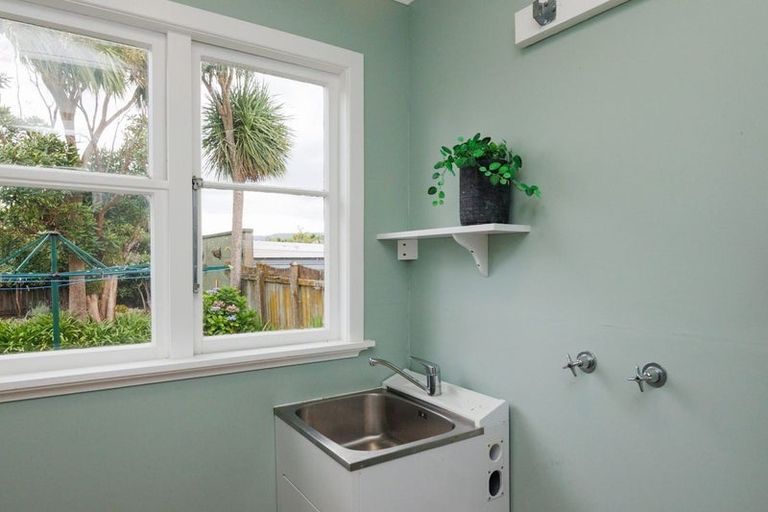 Photo of property in 27 Waterloo Crescent, Hokowhitu, Palmerston North, 4410