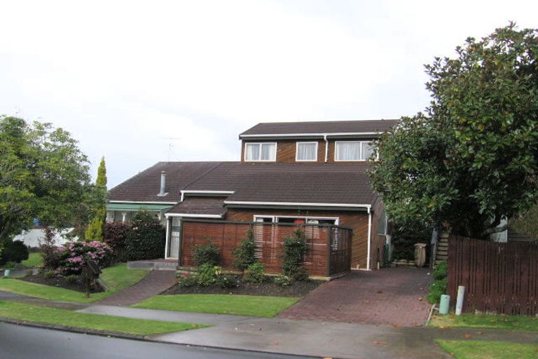 Photo of property in 2/2 Sirius Place, Botany Downs, Auckland, 2010