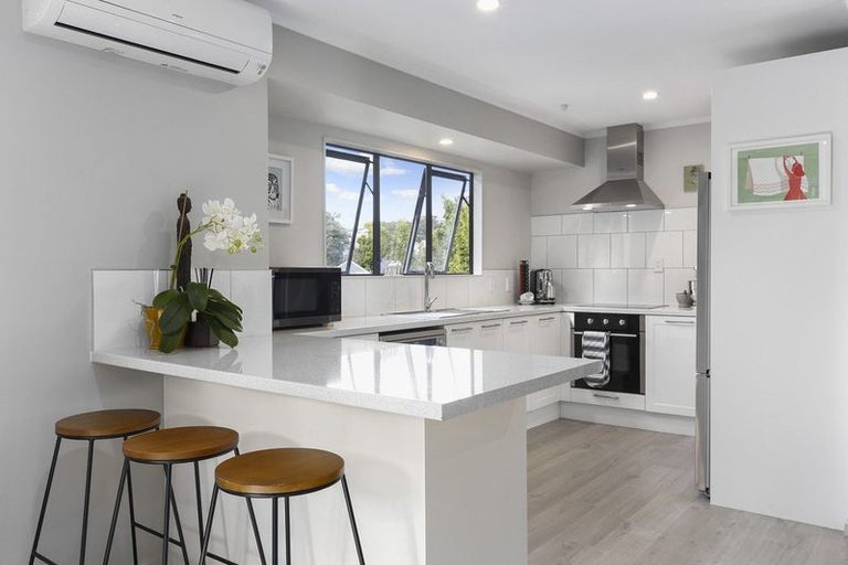 Photo of property in 17 Longview Rise, Massey, Auckland, 0614