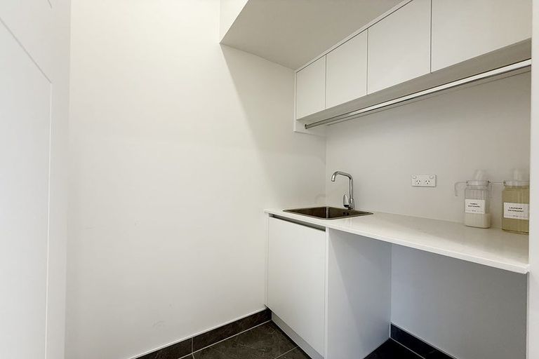 Photo of property in 52a Crestview Rise, Papakura, 2110