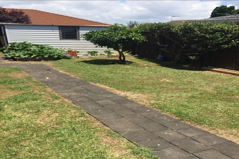 Photo of property in 8 Mirabell Place, Golflands, Auckland, 2013