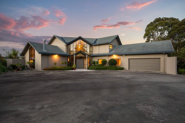 Photo of property in 70 Waicola Drive, Fitzherbert, Palmerston North, 4471