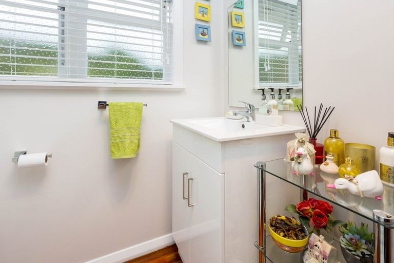 Photo of property in 10b Tiwakawaka Grove, Heretaunga, Upper Hutt, 5018