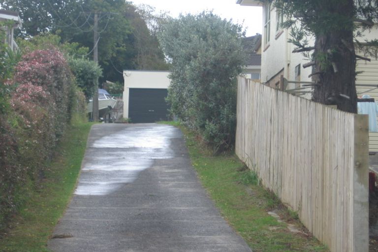 Photo of property in 17 Peach Road, Glenfield, Auckland, 0629