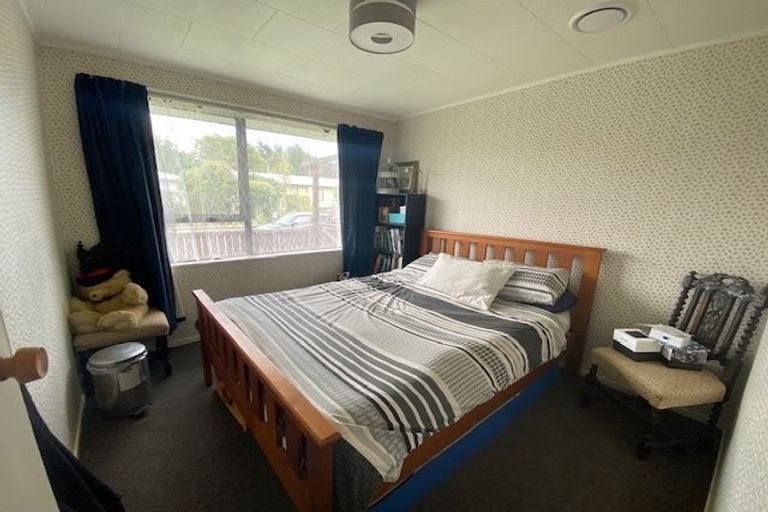 Photo of property in 1 Latham Stubbs Crescent, Waipawa, 4210