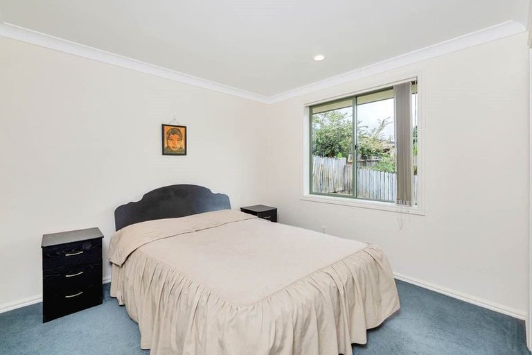 Photo of property in 12 Parkcrest Drive, Henderson, Auckland, 0612
