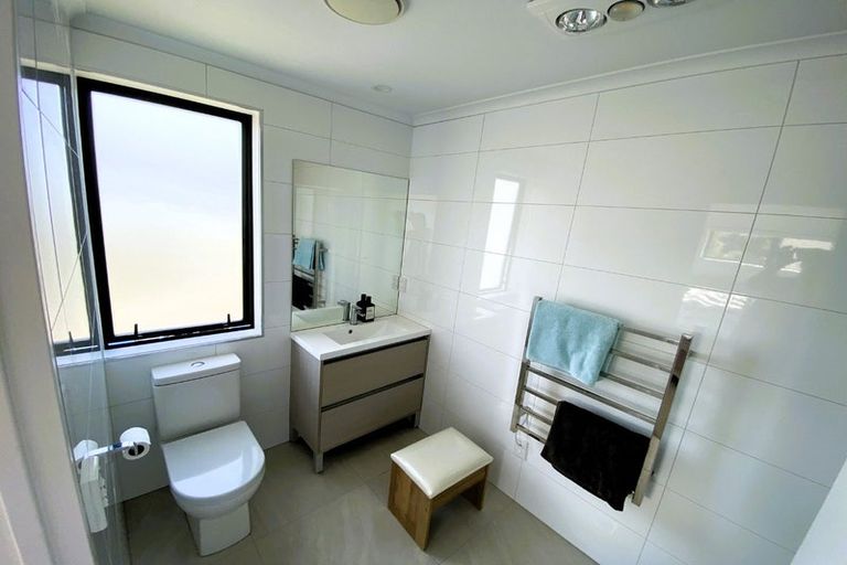 Photo of property in 30b Titoki Street, Te Atatu Peninsula, Auckland, 0610