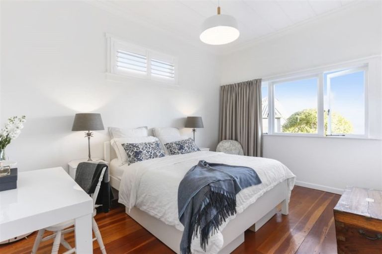 Photo of property in 2/18 Mariposa Crescent, Birkenhead, Auckland, 0626