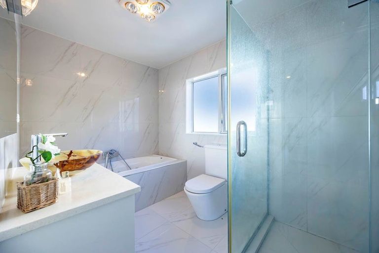 Photo of property in 6 Meadowvale Avenue, Forrest Hill, Auckland, 0620