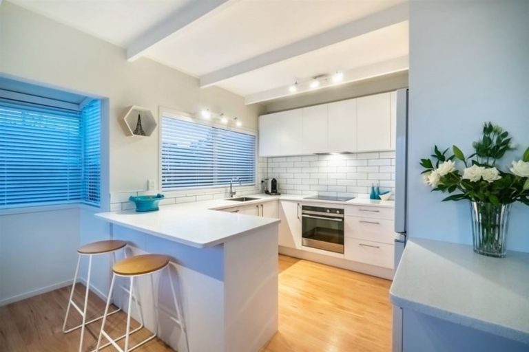 Photo of property in 2/5 Marama Street, Castor Bay, Auckland, 0620