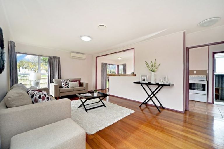 Photo of property in 5 Leatham Crescent, Opaheke, Papakura, 2113