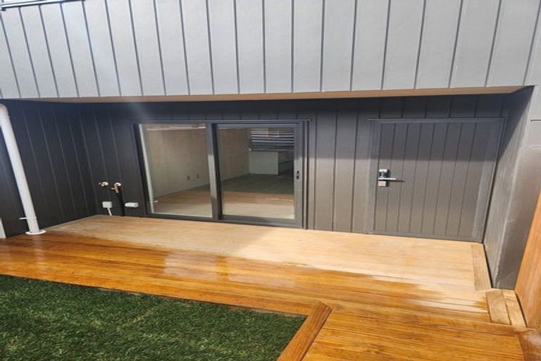 Photo of property in 103 Trias Road, Totara Vale, Auckland, 0629