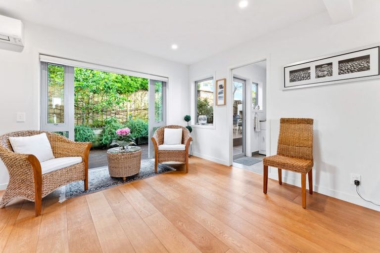 Photo of property in 18a Sylvan Park Avenue, Milford, Auckland, 0620