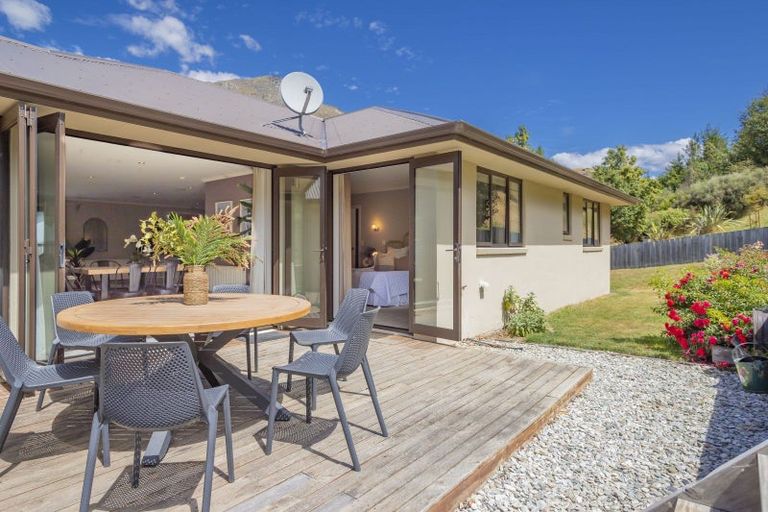 Photo of property in 28 Quill Street, Lake Hayes, Queenstown, 9304