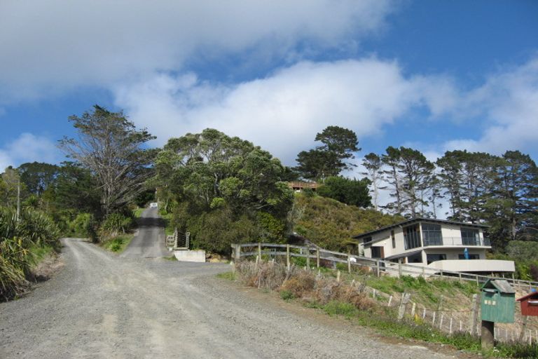 Photo of property in 317 Forest Hill Road, Waiatarua, Auckland, 0612