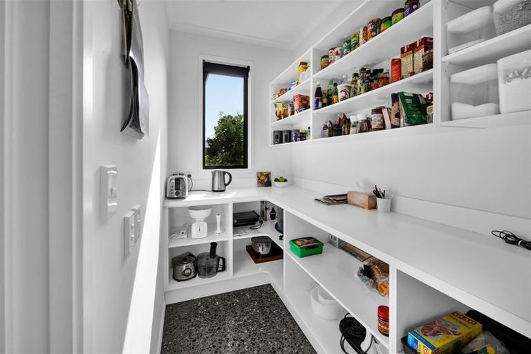 Photo of property in 6 Pebble Beach Court, Waiwhakaiho, New Plymouth, 4312