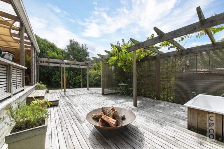 Photo of property in 5 Muriwai Road, Waimauku, 0812