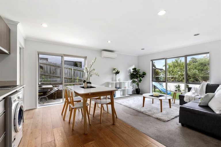 Photo of property in 88 Rising Parade, Fairview Heights, Auckland, 0632