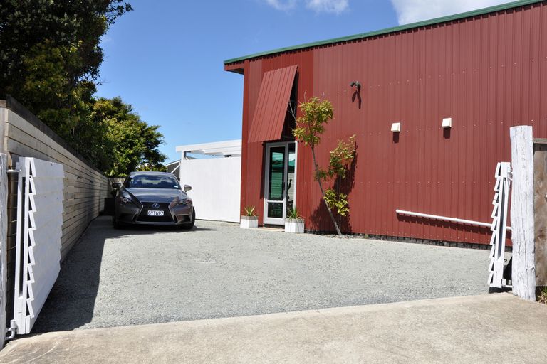 Photo of property in 19 Cumberland Street, Leigh, 0985