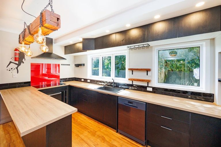 Photo of property in 27 Saint Albans Avenue, Hokowhitu, Palmerston North, 4410