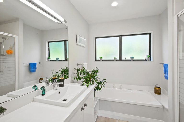 Photo of property in 117 Mangorei Road, Merrilands, New Plymouth, 4312