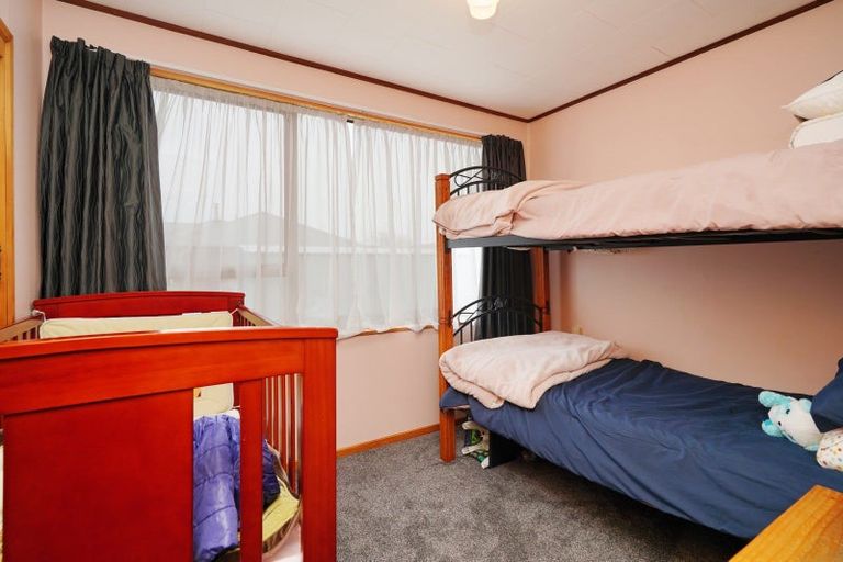 Photo of property in 25 Mauchline Street, Wallacetown, 9816