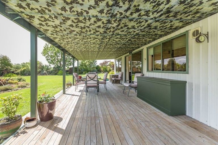Photo of property in 370 Tararua Road, Levin, 5571