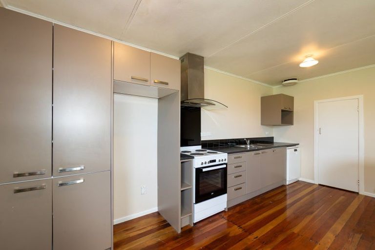 Photo of property in 16 Lipscombe Crescent, Havelock North, 4130