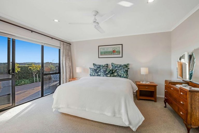 Photo of property in 14 Seamount Drive, Red Beach, 0932
