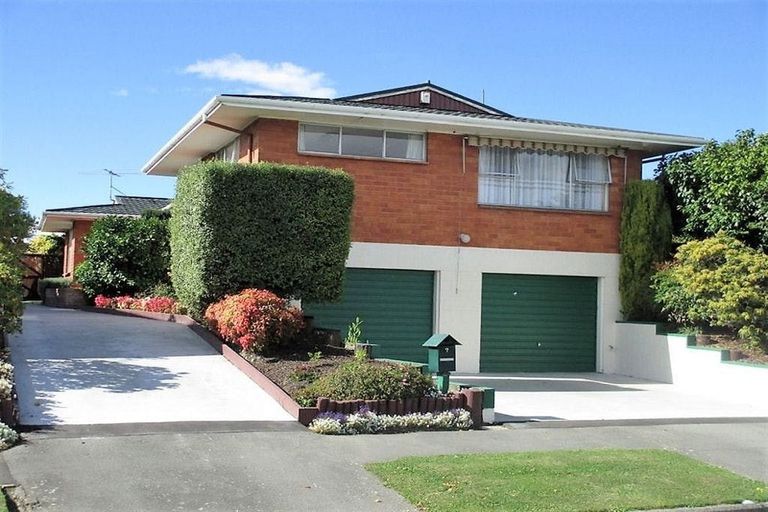 Photo of property in 7 Hillcrest Place, Avonhead, Christchurch, 8042