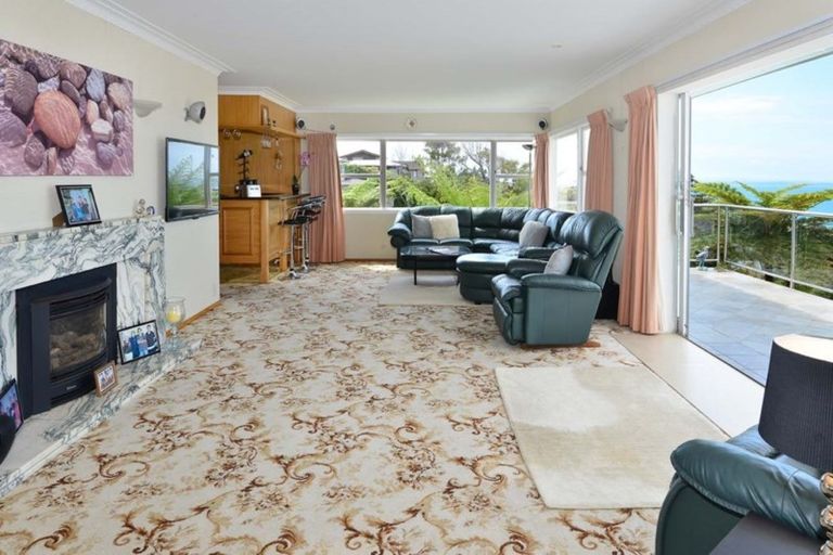 Photo of property in 49 Roberts Road, Matakatia, Whangaparaoa, 0930