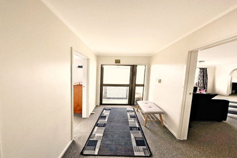 Photo of property in 18 Funnell Place, Manurewa, Auckland, 2102