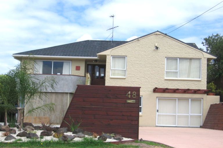 Photo of property in 48 Lyons Avenue, Murrays Bay, Auckland, 0630