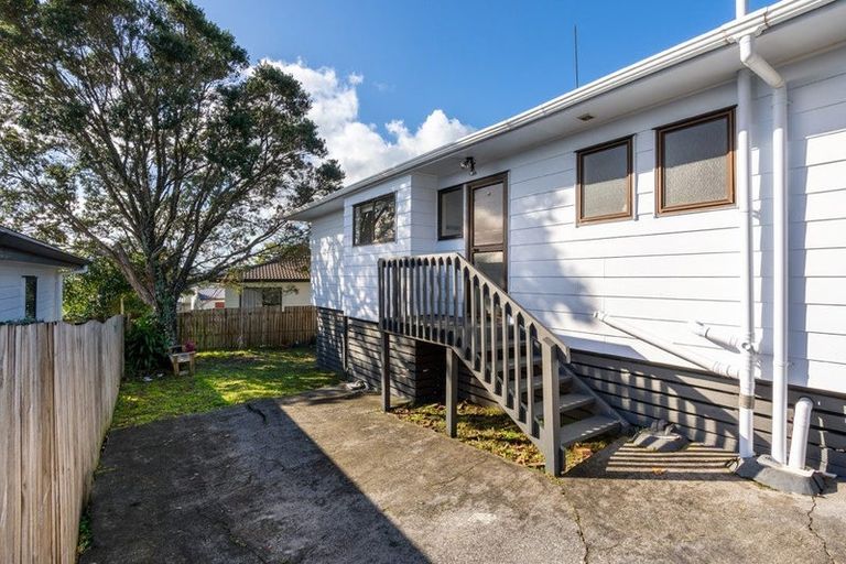 Photo of property in 2/16 Caribbean Drive, Unsworth Heights, Auckland, 0632