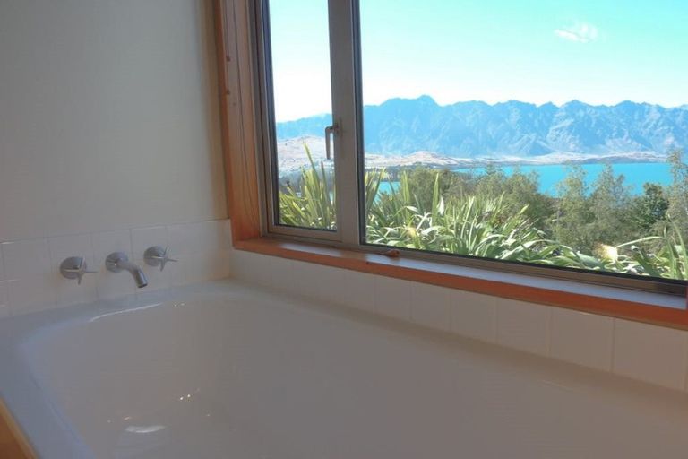 Photo of property in 12a Sainsbury Road, Fernhill, Queenstown, 9300