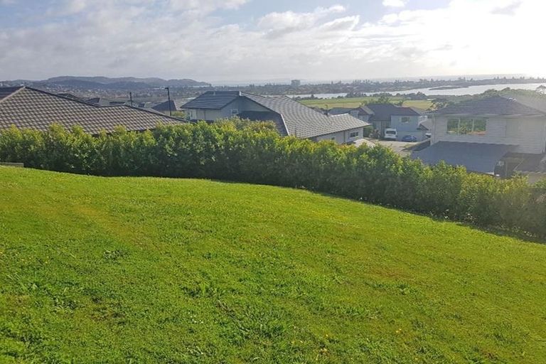 Photo of property in 12 Butler Stoney Crescent, Silverdale, 0932