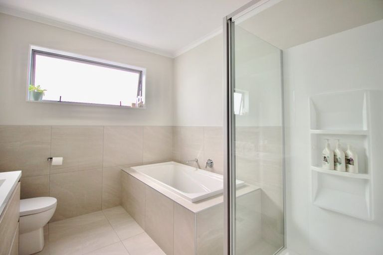 Photo of property in 7 Uma Grove, Hobsonville, Auckland, 0616