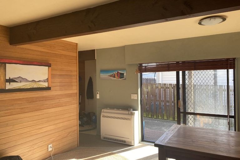 Photo of property in 27b Mana Esplanade, Paremata, Porirua, 5026