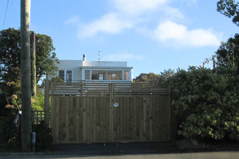 Photo of property in 24 Rauparaha Street, Waikanae Beach, Waikanae, 5036
