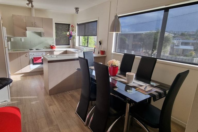 Photo of property in 1/9 Napoleon Avenue, Milford, Auckland, 0620