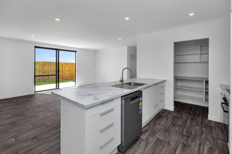 Photo of property in 51 Te Taniwha Road, One Tree Point, 0118