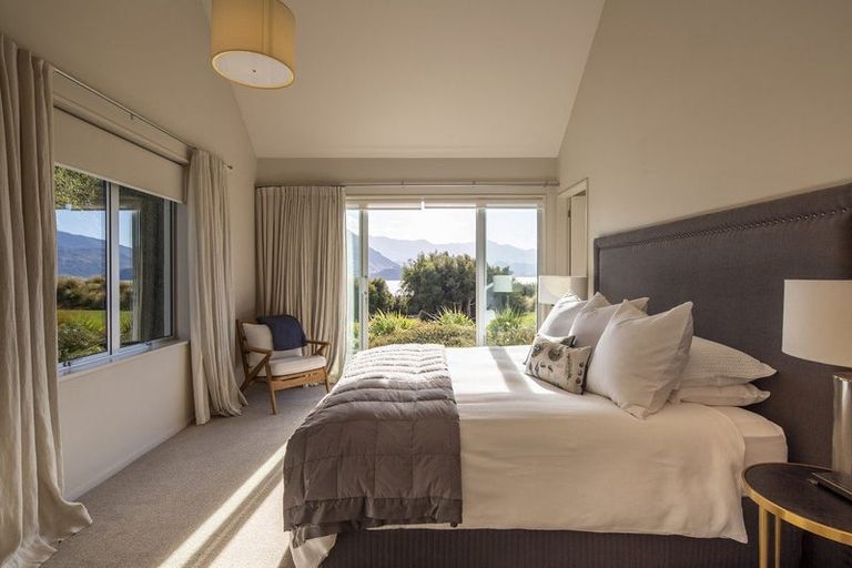 Photo of property in 24 Briar Bank Drive, Wanaka, 9305