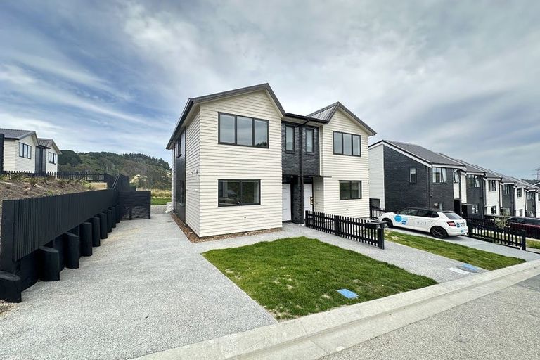 Photo of property in 32 Bee Lane, Whitby, Porirua, 5024